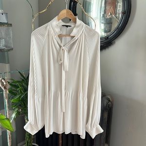 Women’s Banana Republic blouse.